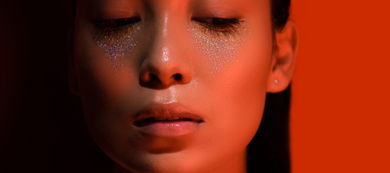 Makeup trends. Why do girls wear glitter on their faces?
