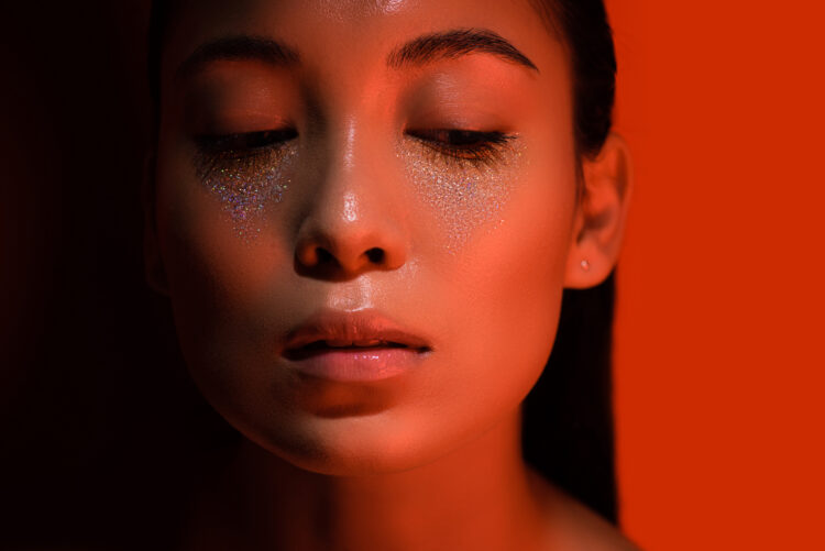 Makeup trends. Why do girls wear glitter on their faces?